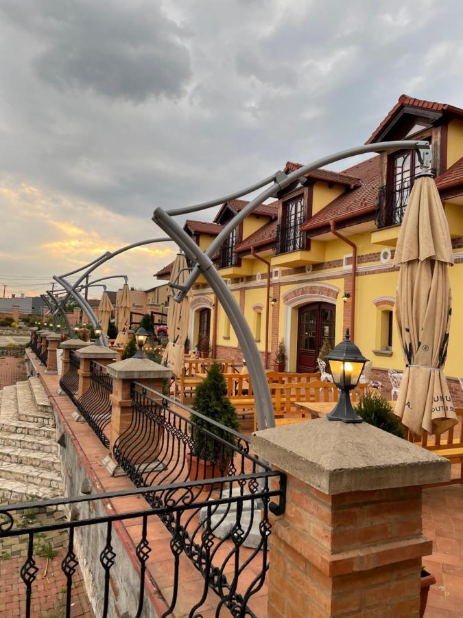Hotel Kastely Grof Zichy Haniska Exterior foto